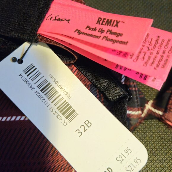 La Senza - Remix Red Plaid Bra and Panty Set - Picture 3 of 4